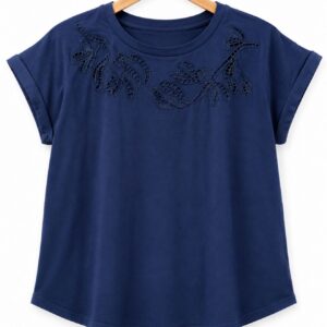 Camiseta azul con detalles bordados