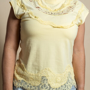 Blusa Amarilla con detalles